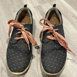 Toms sneakers